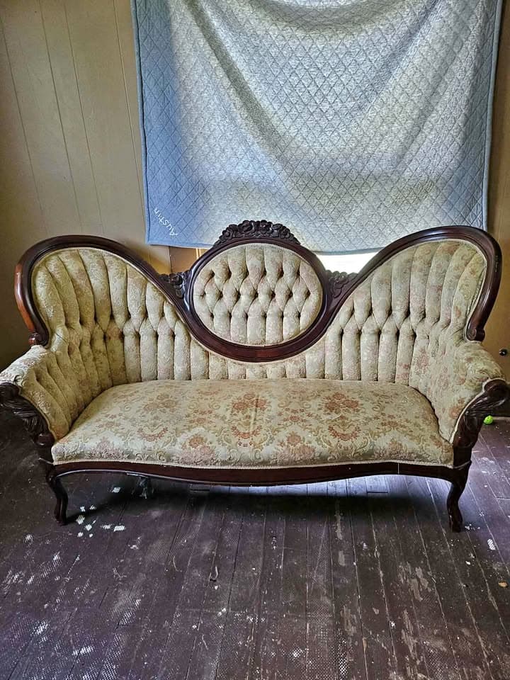 TEST - Vintage couch