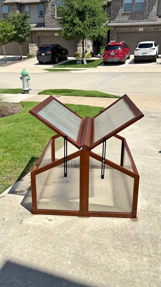 TEST - Wood Mini Greenhouse / wood Frame Garden Bed – Adjustable Roof Vents