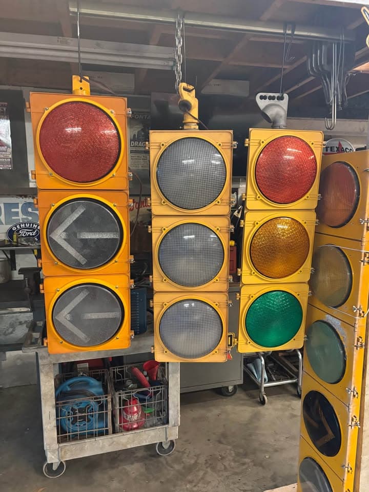 TEST - Traffic lights with and without controllers